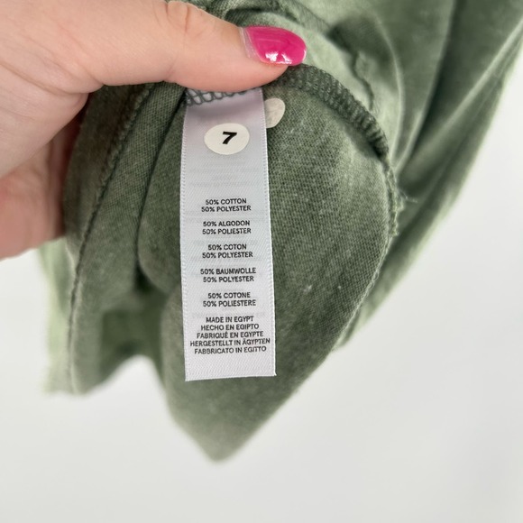 Pink Armadillos Green Christmas Red Sparkle Graphic Crewneck T-Shirt Women's XL - Picture 8 of 12